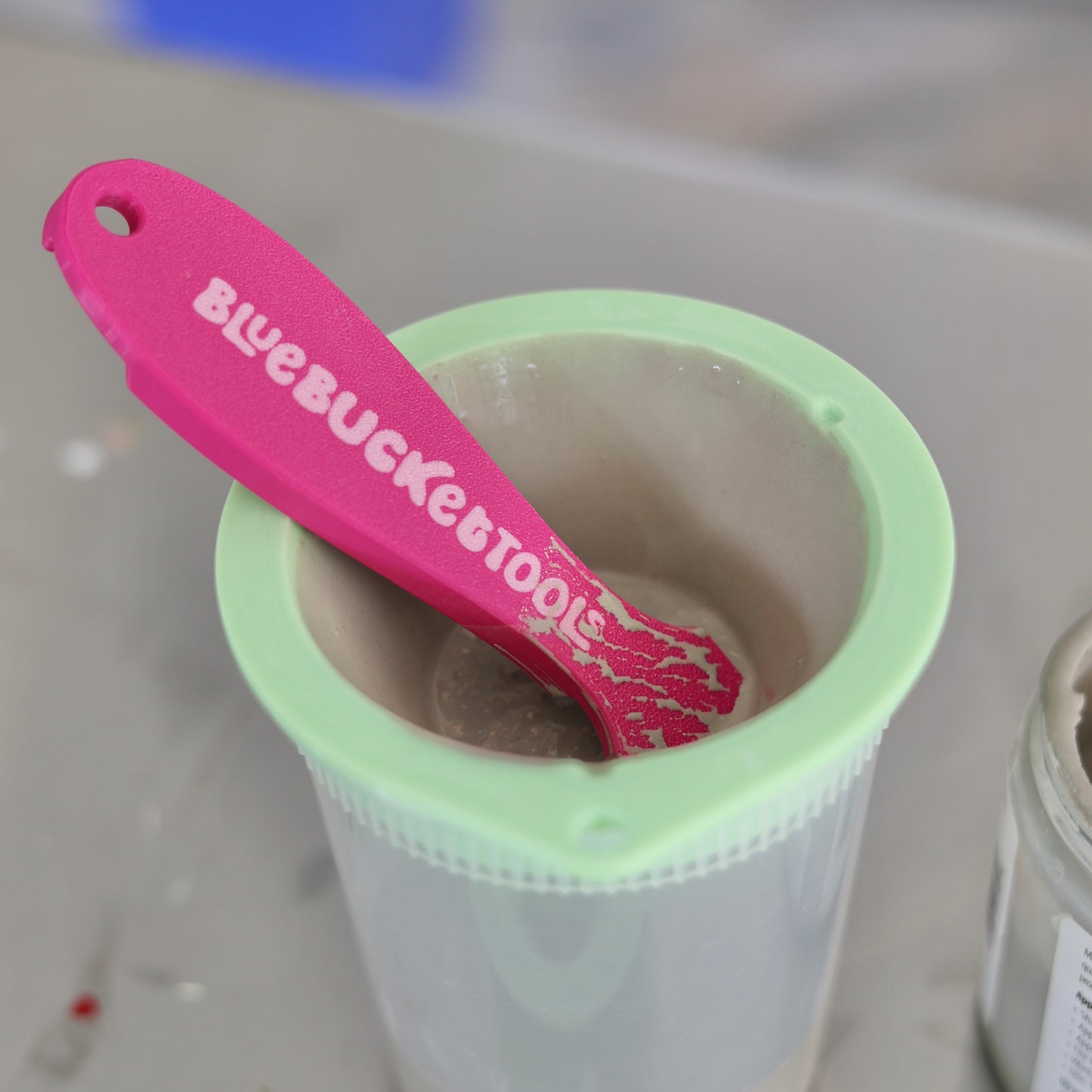 Clip-on Glaze Spatula for use with Mini Sieves